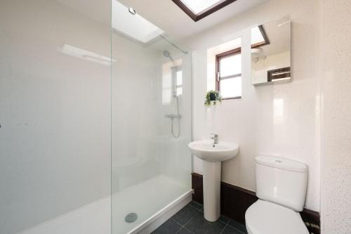 a bathroom with a toilet and a sink and a shower at 2 Bed in Thurleigh oc-o42689 in Thurleigh