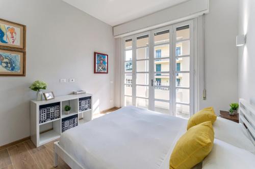 UNYCA- Bright apartment with balcony Florence