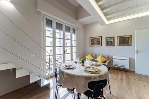 UNYCA- Bright apartment with balcony Florence