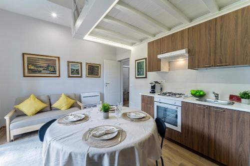 UNYCA- Bright apartment with balcony Florence