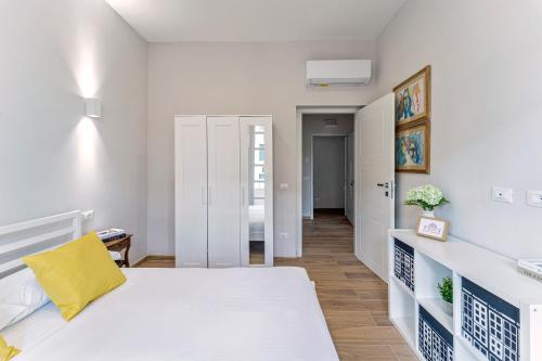UNYCA- Bright apartment with balcony Florence