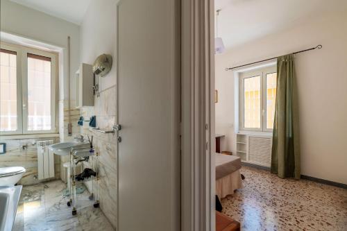 GuestHost - Bright Balcony Apartment Appiano