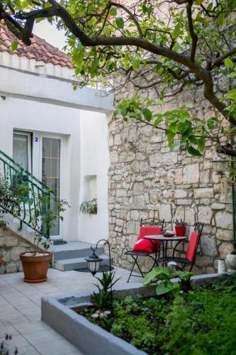 ORO Old Town Suites Steps from the Sea