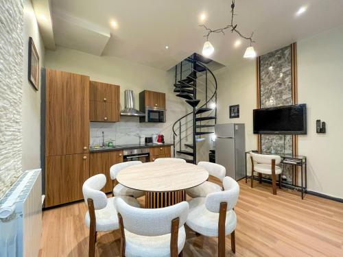 Urban Flat 21 - Chaplin Atelier in central Paris