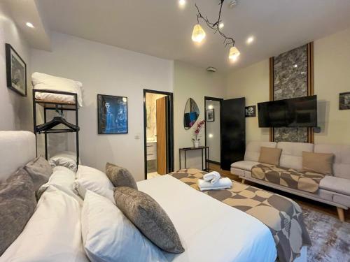 Urban Flat 21 - Chaplin Atelier in central Paris