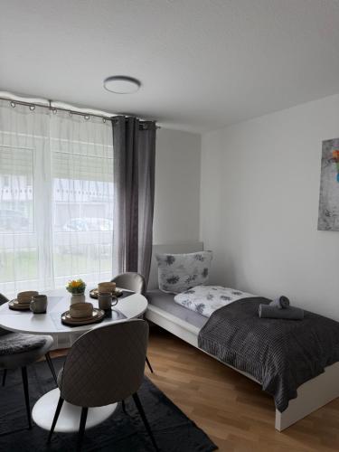 a bedroom with a bed and a table and chairs at Gemütliche Ferienwohnung in Sigmaringen in Sigmaringen