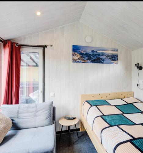 a small bedroom with a bed and a window at Gästehaus "Säntis" in Carnikava