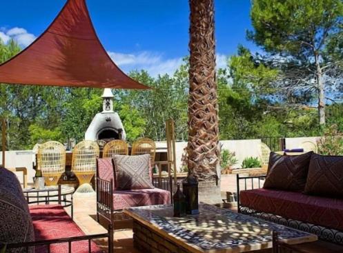 Villa Camaleão with Waterfall Pool by LovelyStay