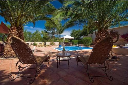 Villa Camaleão with Waterfall Pool by LovelyStay