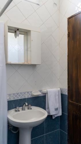 a bathroom with a sink and a mirror at Hotel Los Condores in Uspallata