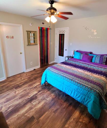 a bedroom with a bed and a ceiling fan at Tiny Palace - 1-Bedroom Apartment - Multi-Week Stay - Pool - Washer-Dryer - Dog-friendly with fee for 1 Family Pet in Wilmington