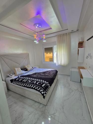 a bedroom with a bed with a purple ceiling at pacotanjawi achakar in Tangier