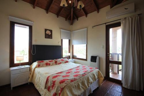 a bedroom with a bed and two windows at Complejo Ayenué & Spa in Ostende