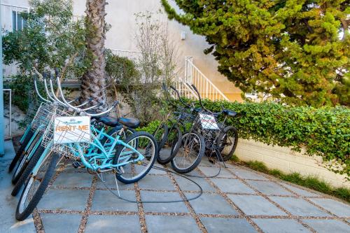 three bikes parked next to each other on a sidewalk at Bayside Hotel in Los Angeles