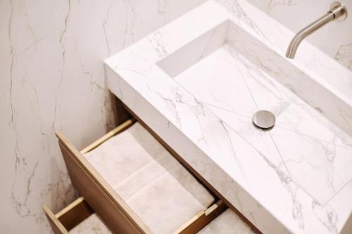 Le Marais - Luxury 2BR Residence with AC