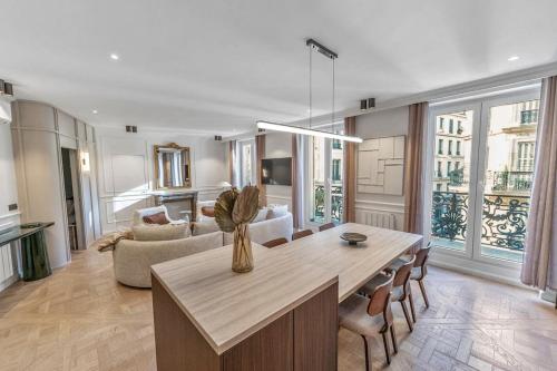Le Marais - Luxury 2BR Residence with AC
