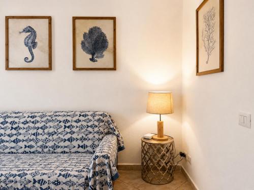 a corner of a room with a bed and a lamp at Appartamento il Caracolo a Cala Francese in La Maddalena