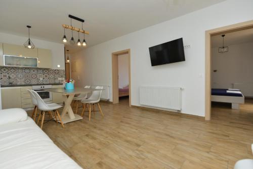 Apartmani Maja