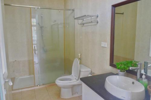 a bathroom with a shower and a toilet and a sink at Villa Seaview S15 in Ấp Phú Tịnh (2)