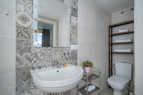 Premium Beachfront Stay in La Carihuela 2