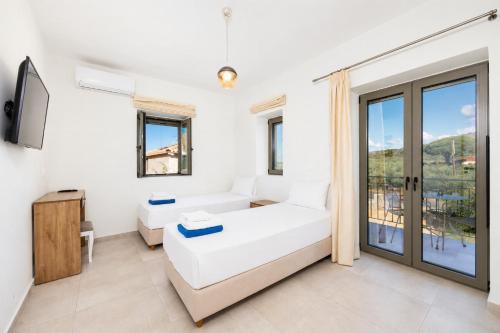 a living room with a couch and a tv at Villa Castillo Ena in Agios Nikolaos