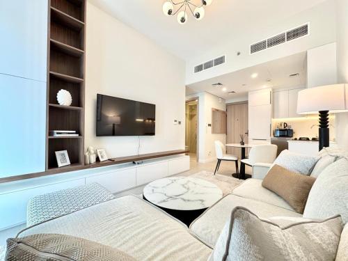 LUX 2BR with balcony & Burjview near Metro