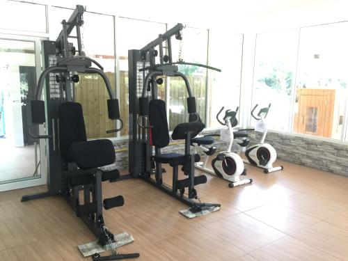 Posilňovňa alebo fitness centrum v ubytovaní Baan Bangrak Residence