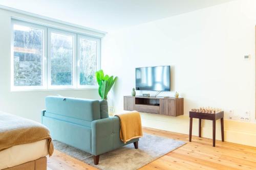 Central & Trendy w Balcony by LovelyStay