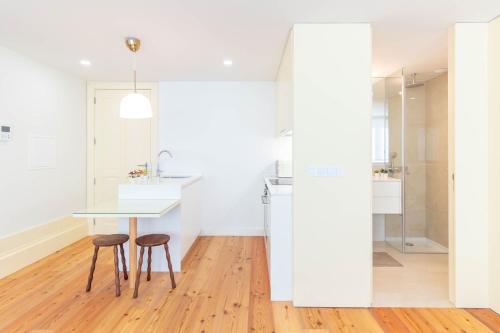 Central & Trendy w Balcony by LovelyStay