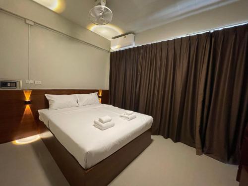 a bedroom with a bed with two towels on it at ON'S Place in Pattaya