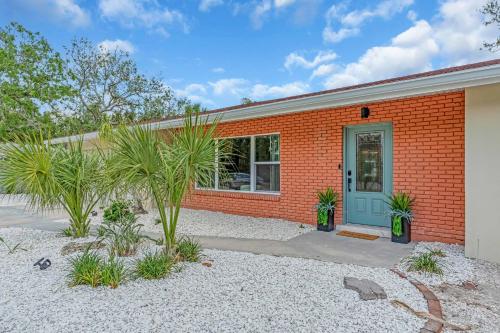 a red brick house with a blue door at Siesta Key home 5 min from beach in Siesta Key