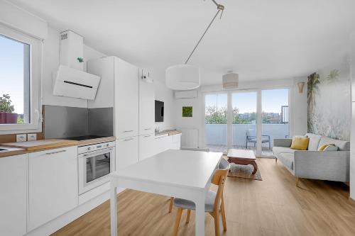 Bright apartment with parking and wifi