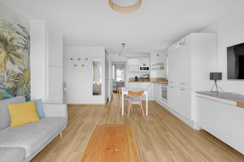 Bright apartment with parking and wifi