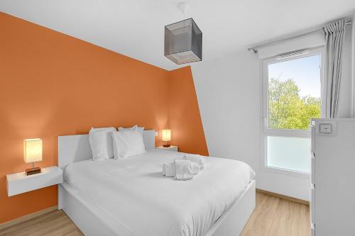 Bright apartment with parking and wifi