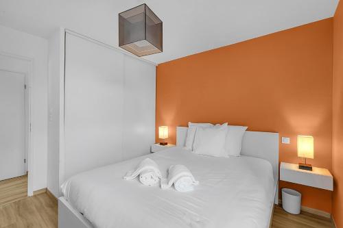 Bright apartment with parking and wifi