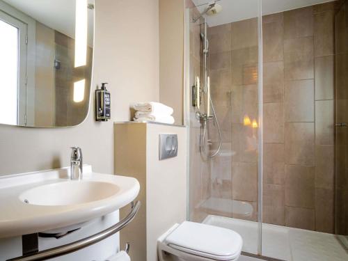 a bathroom with a shower and a sink and a toilet at ibis Bordeaux Centre Gare Saint Jean Euratlantique in Bordeaux