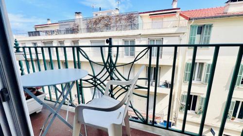 T2 proche gare, plein centre ville Antibes photo 23