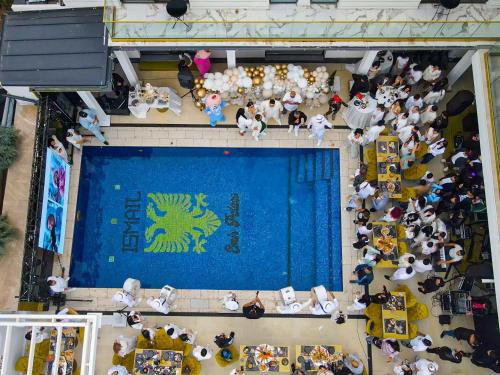 an overhead view of a crowd of people standing around a stage at Emir Palace in Popeşti-Leordeni