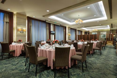 A restaurant or other place to eat at Ramada Beijing North
