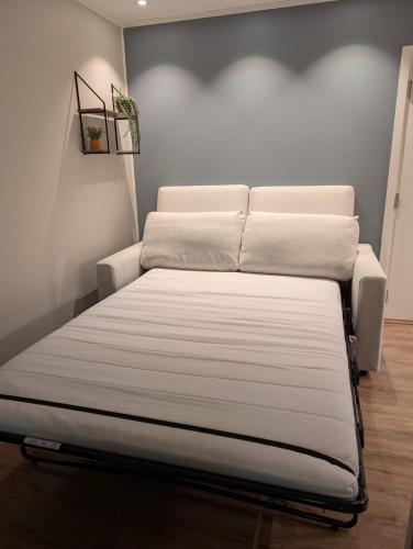 two beds in a room next to each other at Nyoppusset hybelleilighet in Bjørkheim