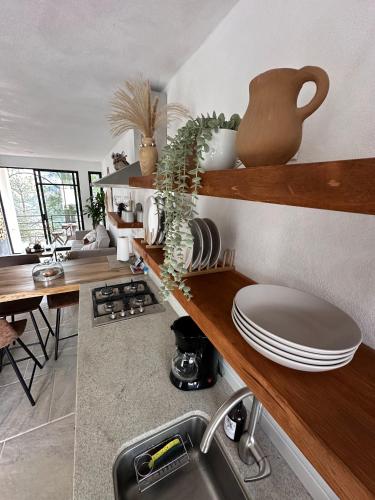 a kitchen with a sink and a counter with plates at Casa Madera Completa in Zacatlán