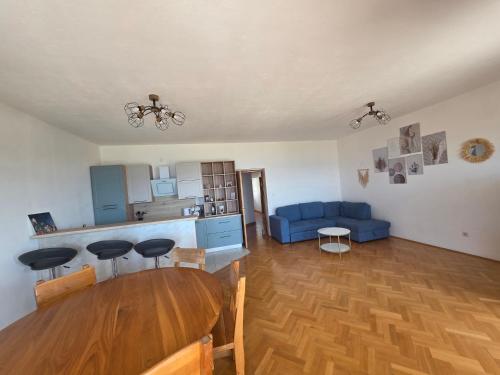 Apartment with swimming pool