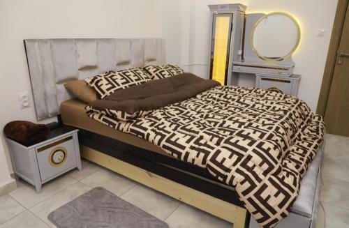 a bedroom with a large bed and a mirror at Belgaid résidence OREVA in Oran