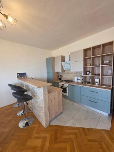 Apartment with swimming pool