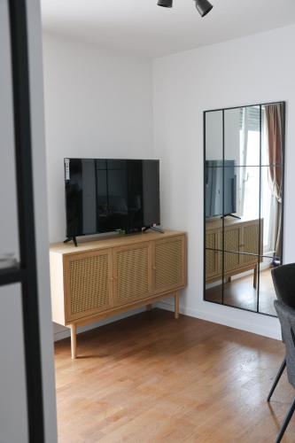 BRIGHT apartment Split with garage