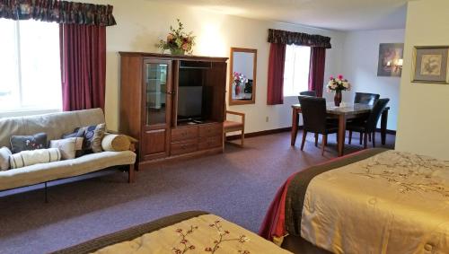 a hotel room with a bed and a living room at Keystone Boardwalk Inn and Suites in Keystone