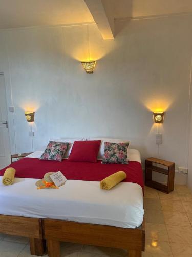 a bedroom with a large bed with two pillows at Eagle Nest Residence -Appartement 1 in Port Maturin