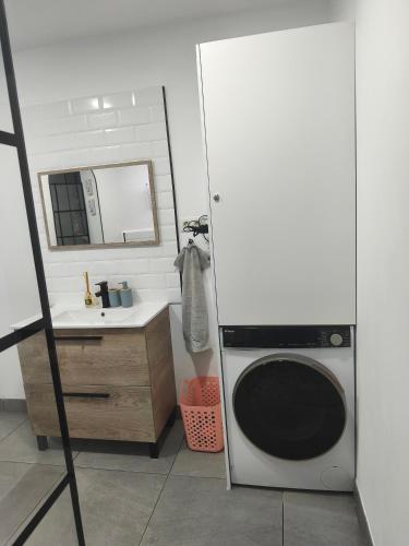 a laundry room with a washing machine and a sink at Central Apartment 4P Playa Chica Beach 2min WIFI in Puerto del Carmen
