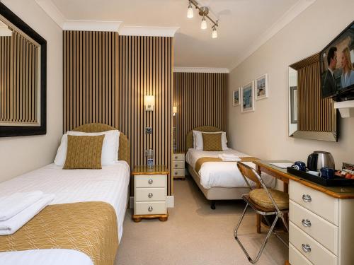 Riviera Lodge Hotel — Bedroom