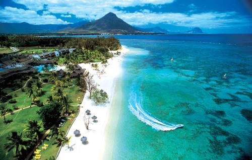 - une vue aérienne sur une plage de l'océan dans l'établissement Le Datier Luxury Complex, à Flic-en-Flac